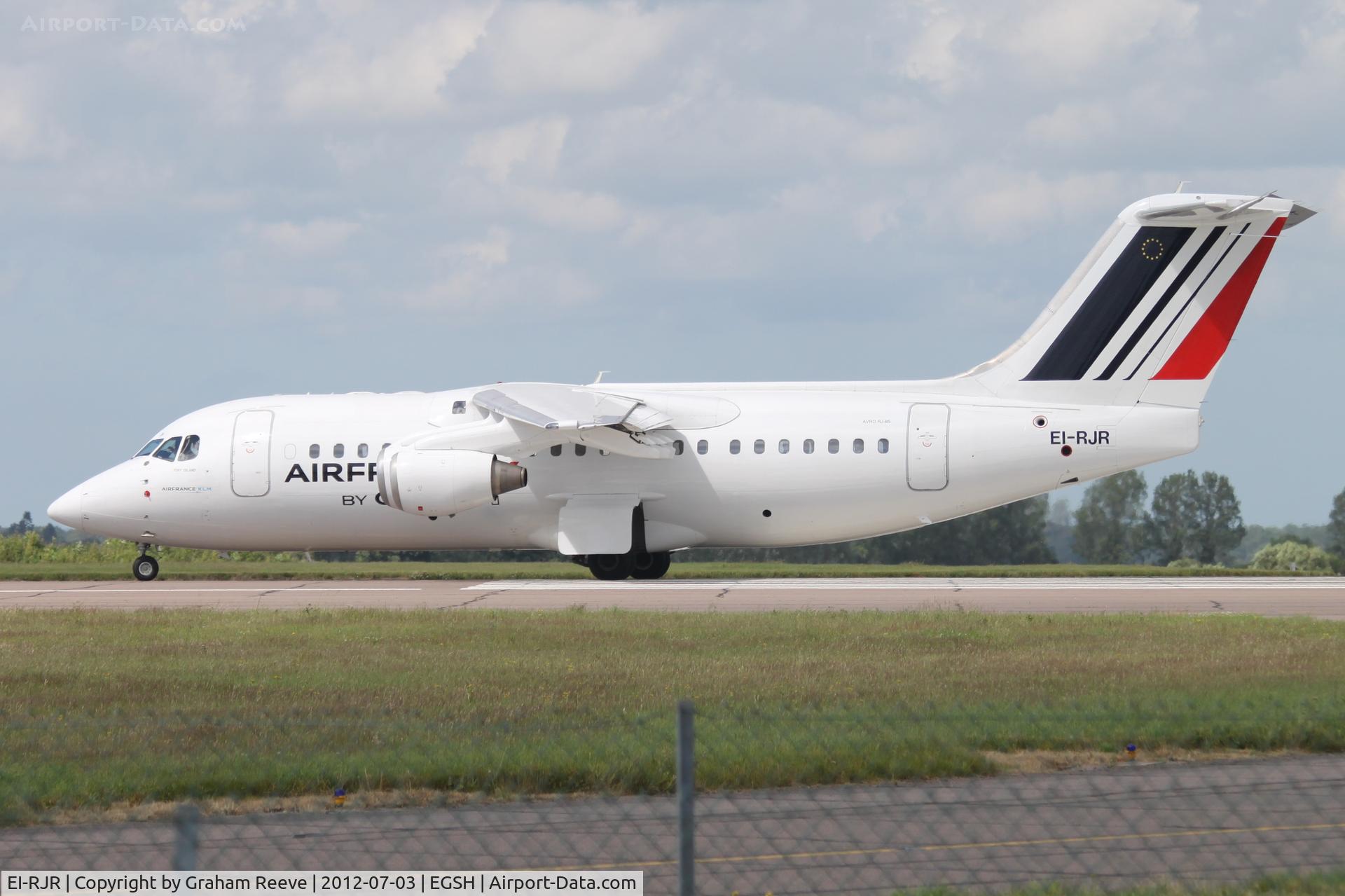 EI-RJR, 2000 British Aerospace Avro 146-RJ85A C/N E2364, About to take off.