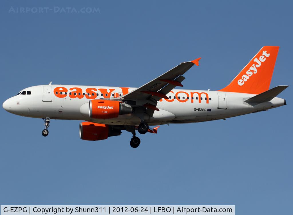 G-EZPG, 2005 Airbus A319-111 C/N 2385, Landing rwy 32L