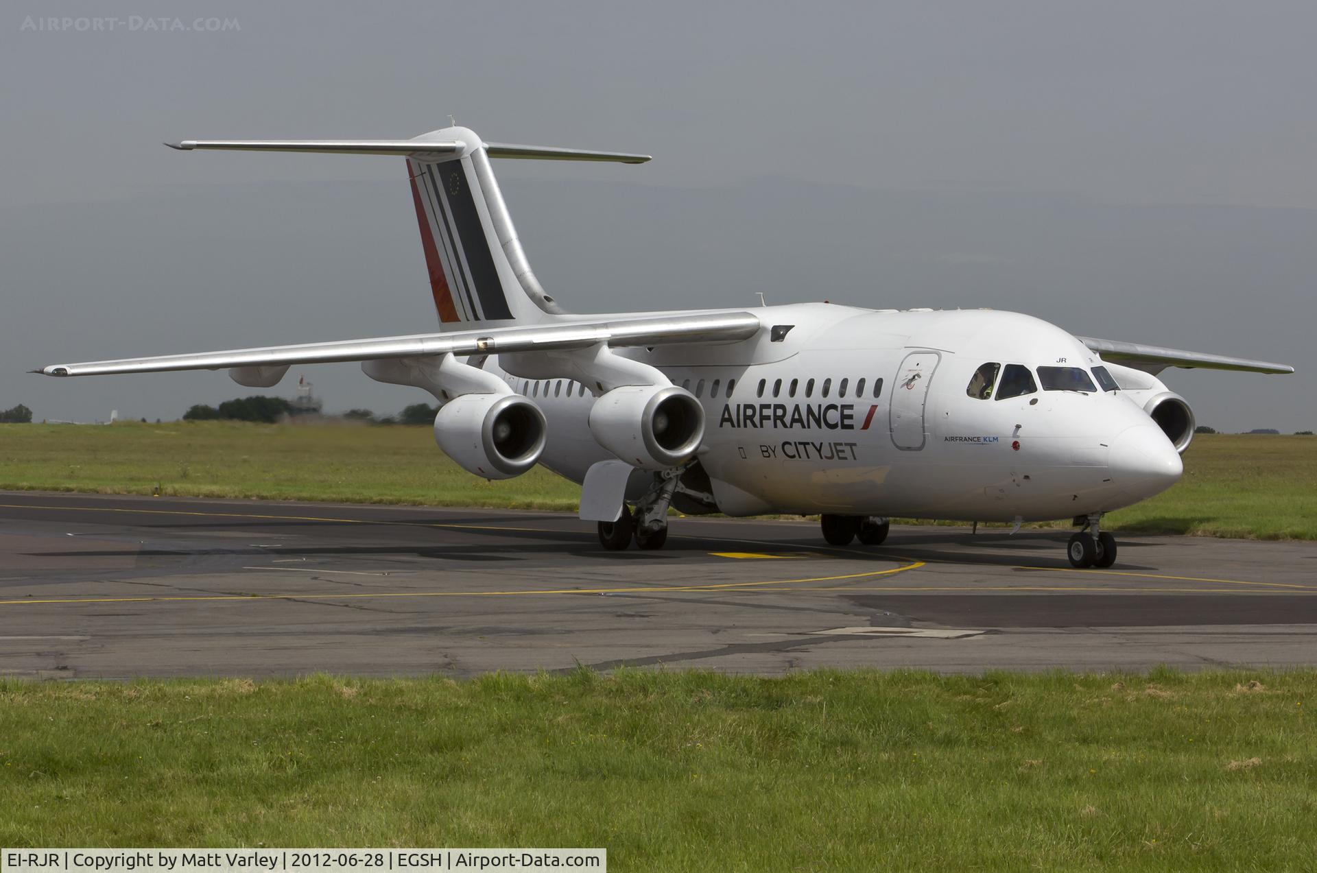 EI-RJR, 2000 British Aerospace Avro 146-RJ85A C/N E2364, Arriving at EGSH after going tec on departure.