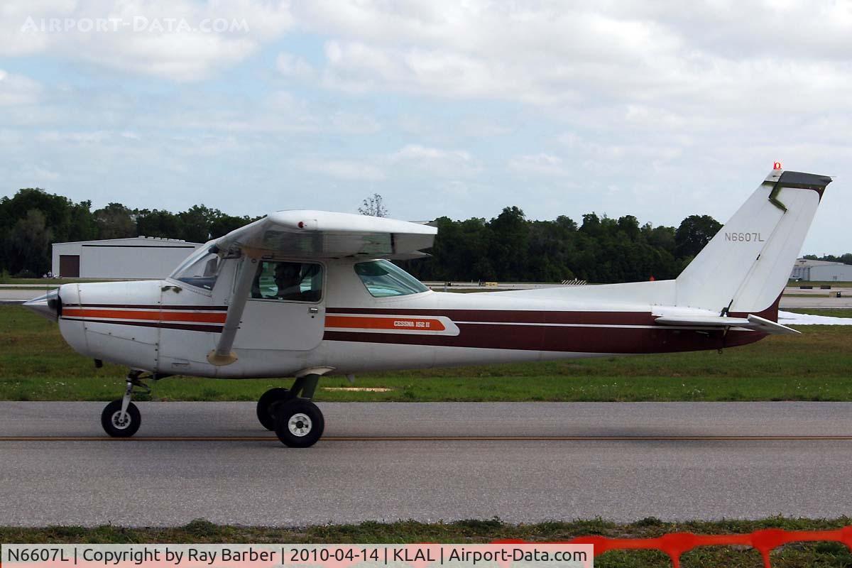 N6607L, 1980 Cessna 152 C/N 15284461, Seen taxiing.