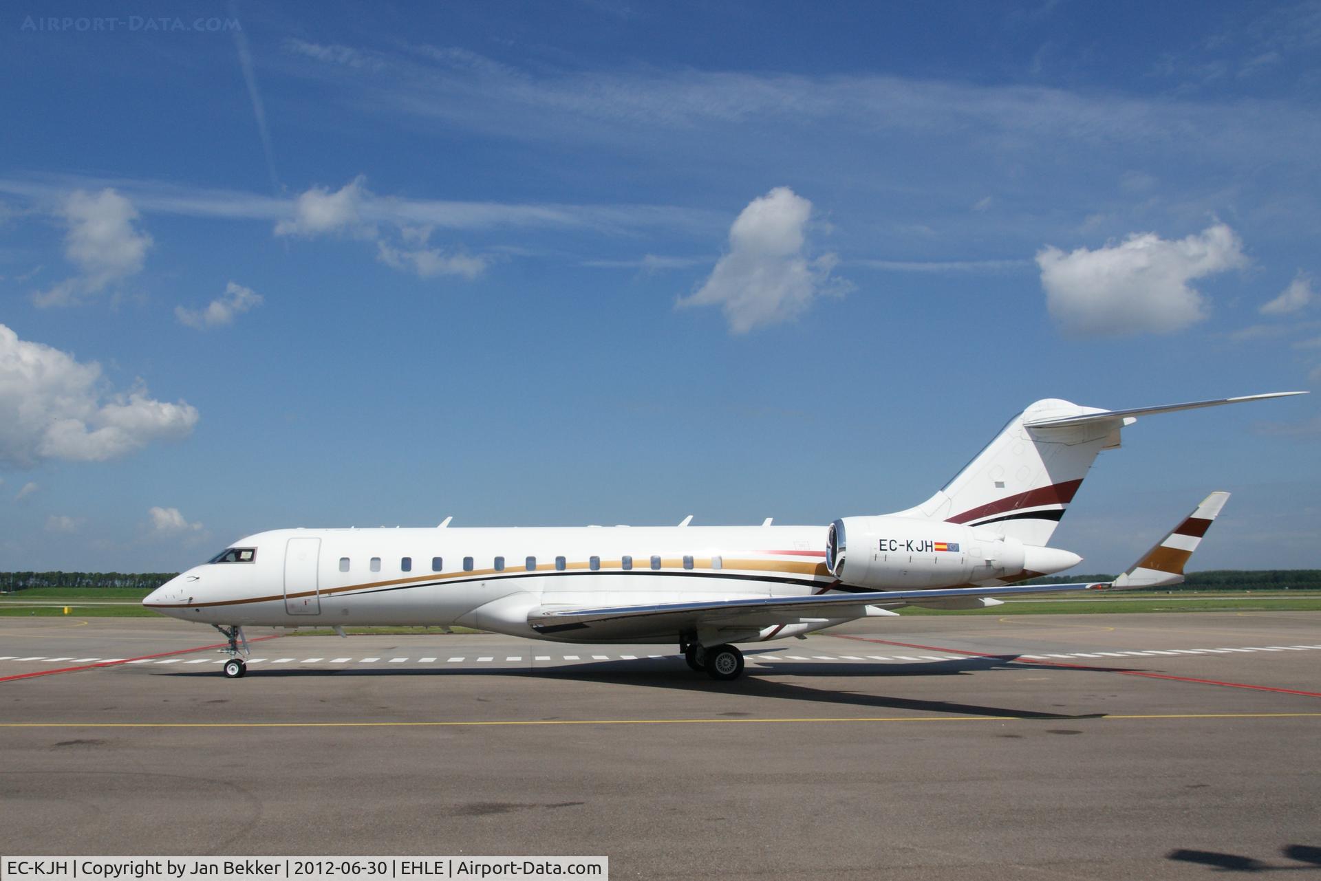 EC-KJH, 2001 Bombardier BD-700-1A10 Global Express C/N 9094, Just arrived at Lelystad Airport to get a new livery by QAPS
