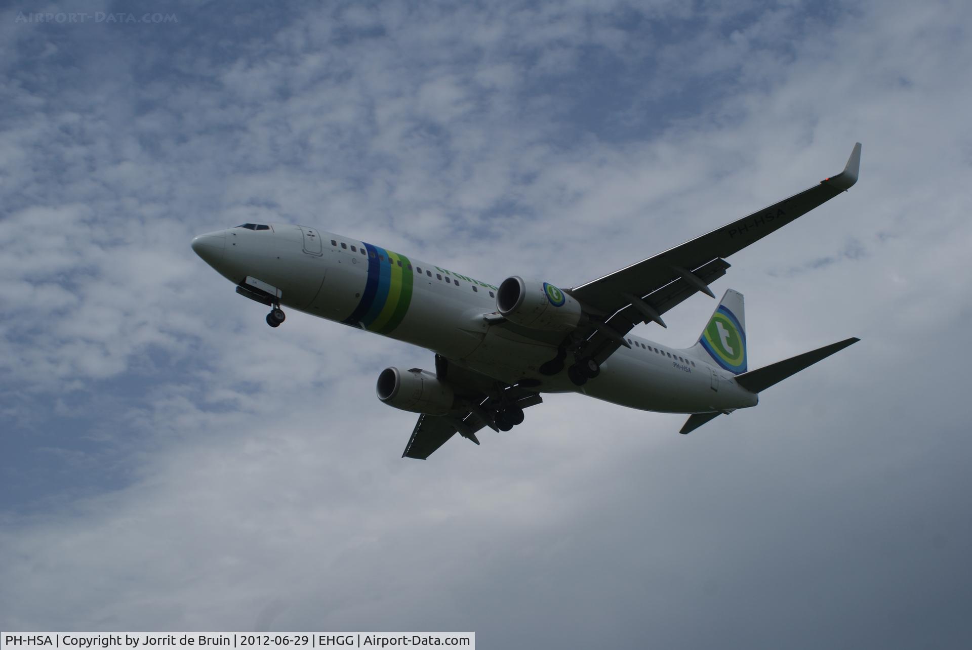 PH-HSA, 2009 Boeing 737-8K2 C/N 34171, The beastly Boeing from Tenerife was 30 minutes too late, but he was there anyway.
