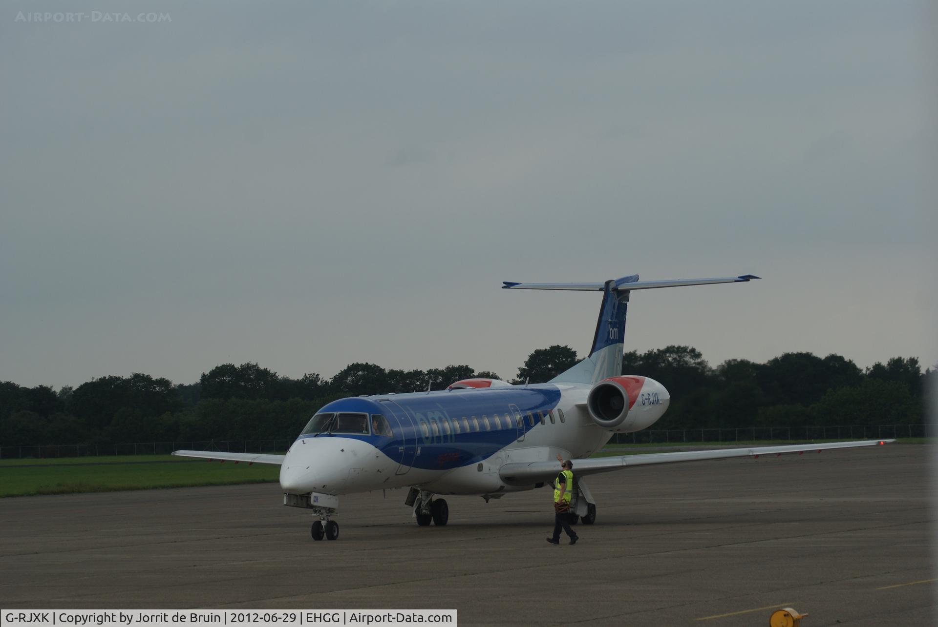 G-RJXK, 2001 Embraer ERJ-135ER (EMB-135ER) C/N 145494, The daily flight gets started, from Eelde to Aberdeen. Just a few difficulties with the clearence, but now there are ready to go.