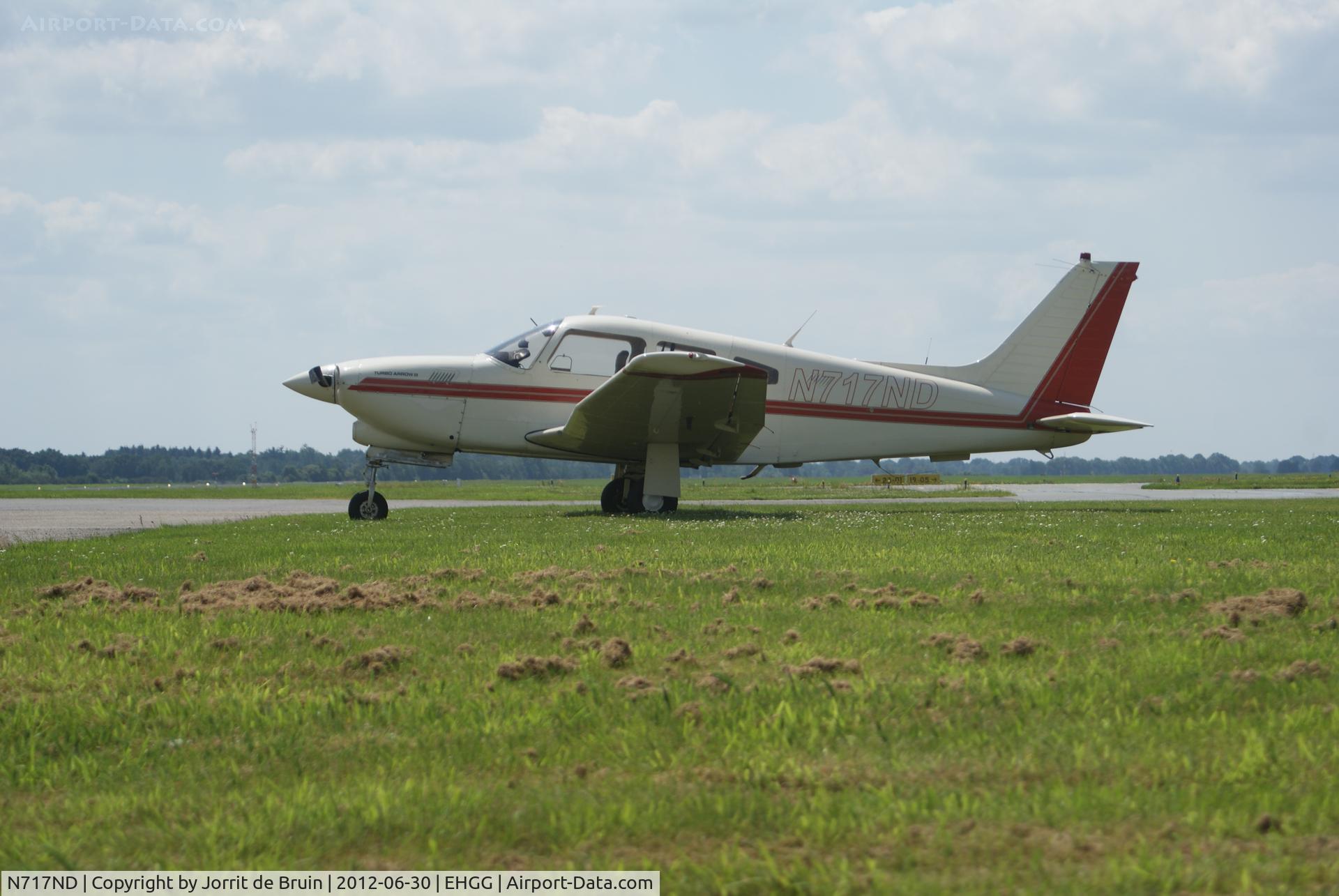 N717ND, Piper PA-28R-201T Cherokee Arrow III C/N 28R7703348, The broken plane could stand on his gears after the pancake landing on Eelde. Also no damages have been spotted. Only the propellor was not 100% operational.
