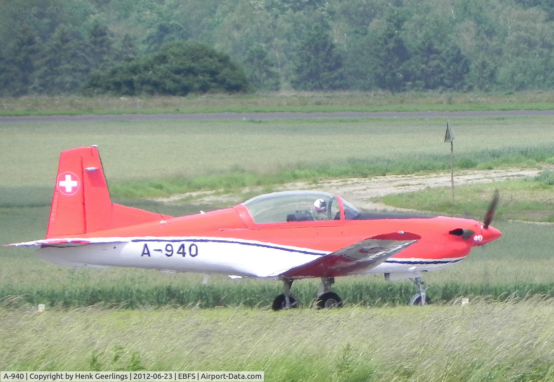 A-940, Pilatus PC-7 Turbo Trainer C/N 348, Florennes Int'l Airshow - June 2012 ; 

Swiss AF PC-7 Team