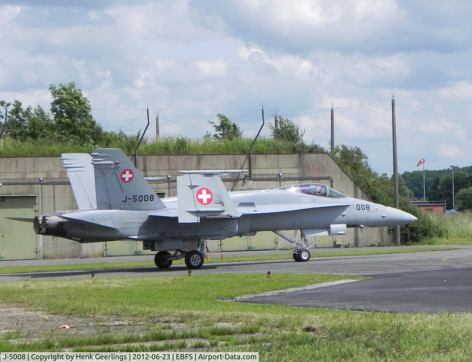 J-5008, McDonnell Douglas F/A-18C Hornet C/N 1336/SFC008, Florennes Int'l Airshow - June 2012 ; 

Swiss AF