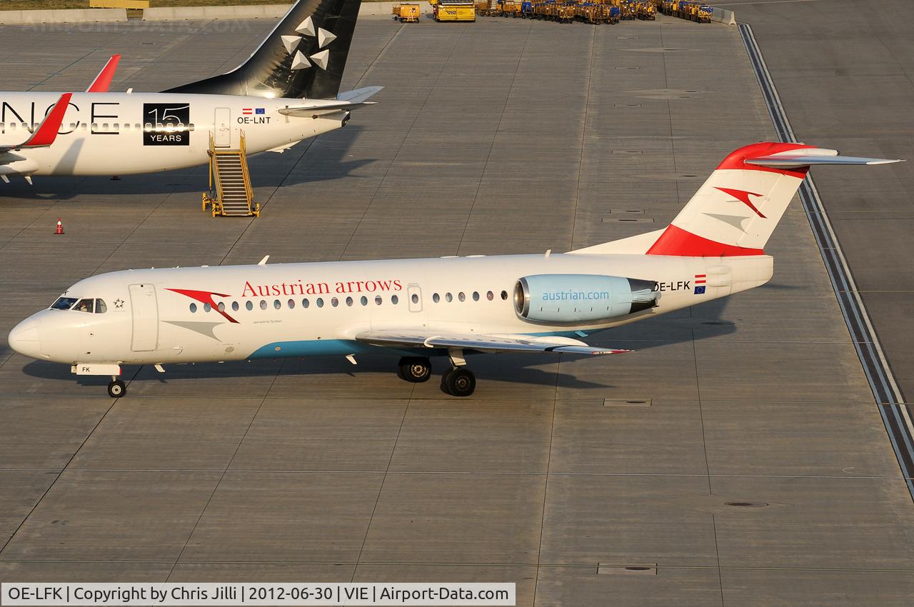 OE-LFK, 1995 Fokker 70 (F-28-0070) C/N 11555, Austrian arrows