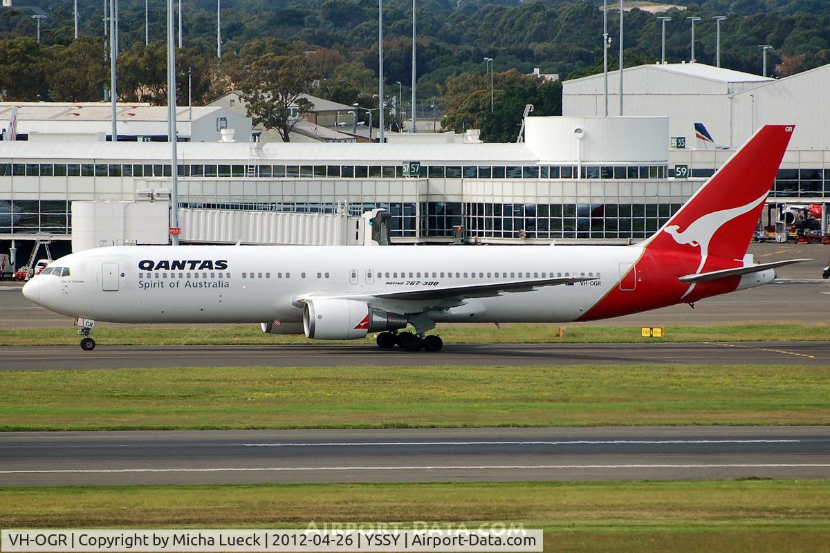 VH-OGR, 1997 Boeing 767-338 C/N 28724, At Sydney