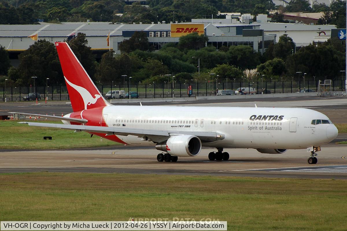 VH-OGR, 1997 Boeing 767-338 C/N 28724, At Sydney