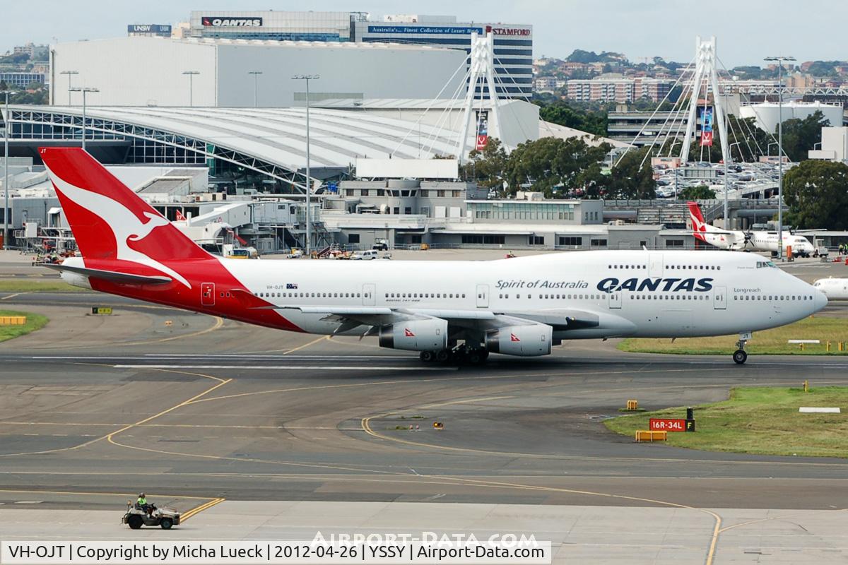 VH-OJT, 1999 Boeing 747-438 C/N 25565, At Sydney