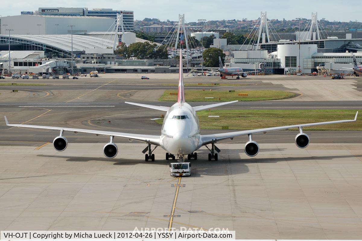 VH-OJT, 1999 Boeing 747-438 C/N 25565, At Sydney
