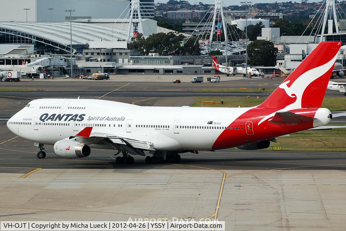 VH-OJT, 1999 Boeing 747-438 C/N 25565, At Sydney