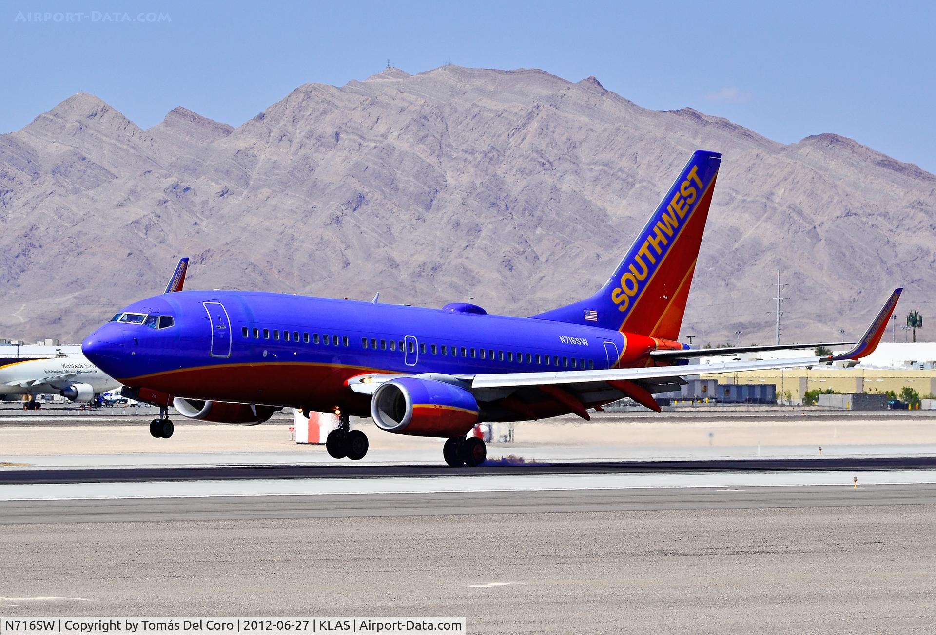 N716SW, 1998 Boeing 737-7H4 C/N 27850, N716SW Southwest Airlines 1998 Boeing 737-7H4 C/N 27850

- Las Vegas - McCarran International (LAS / KLAS)
USA - Nevada, June 27, 2012
Photo: Tomás Del Coro