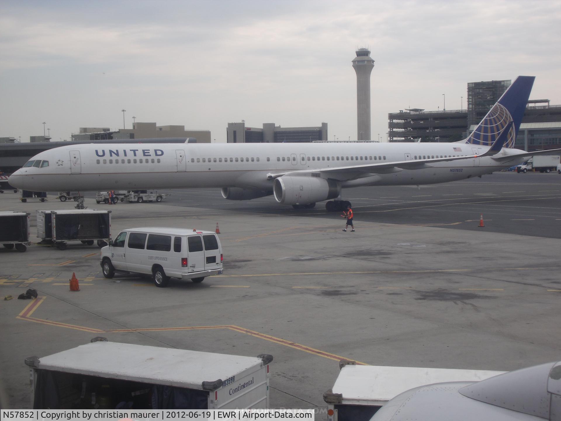N57852, 2001 Boeing 757-324 C/N 32811, boeing 753