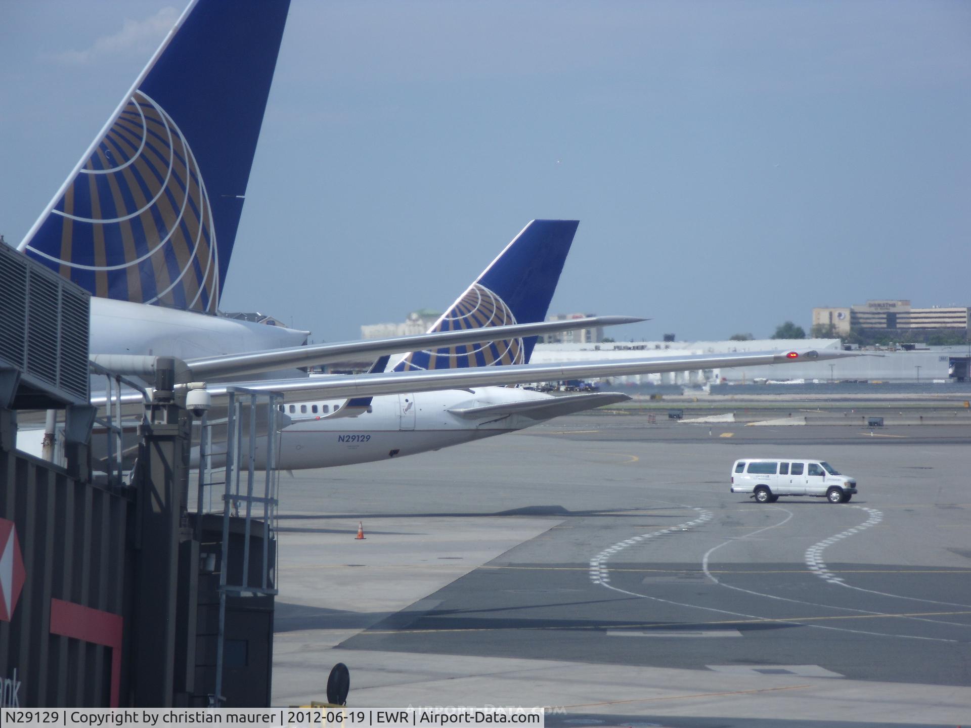 N29129, 1998 Boeing 757-224 C/N 28969, 757-200