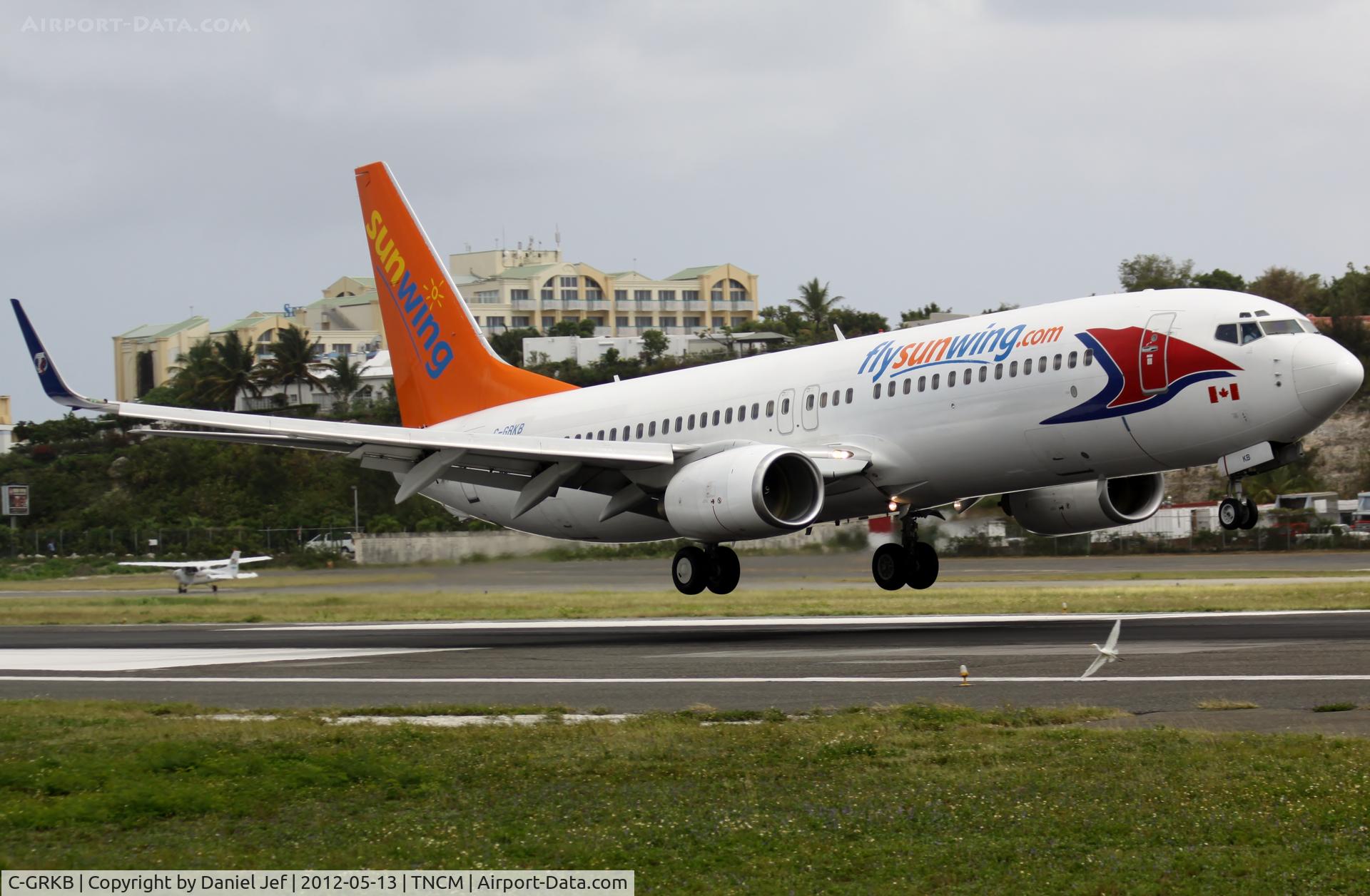C-GRKB, 2004 Boeing 737-86Q C/N 30294, C-GRKB