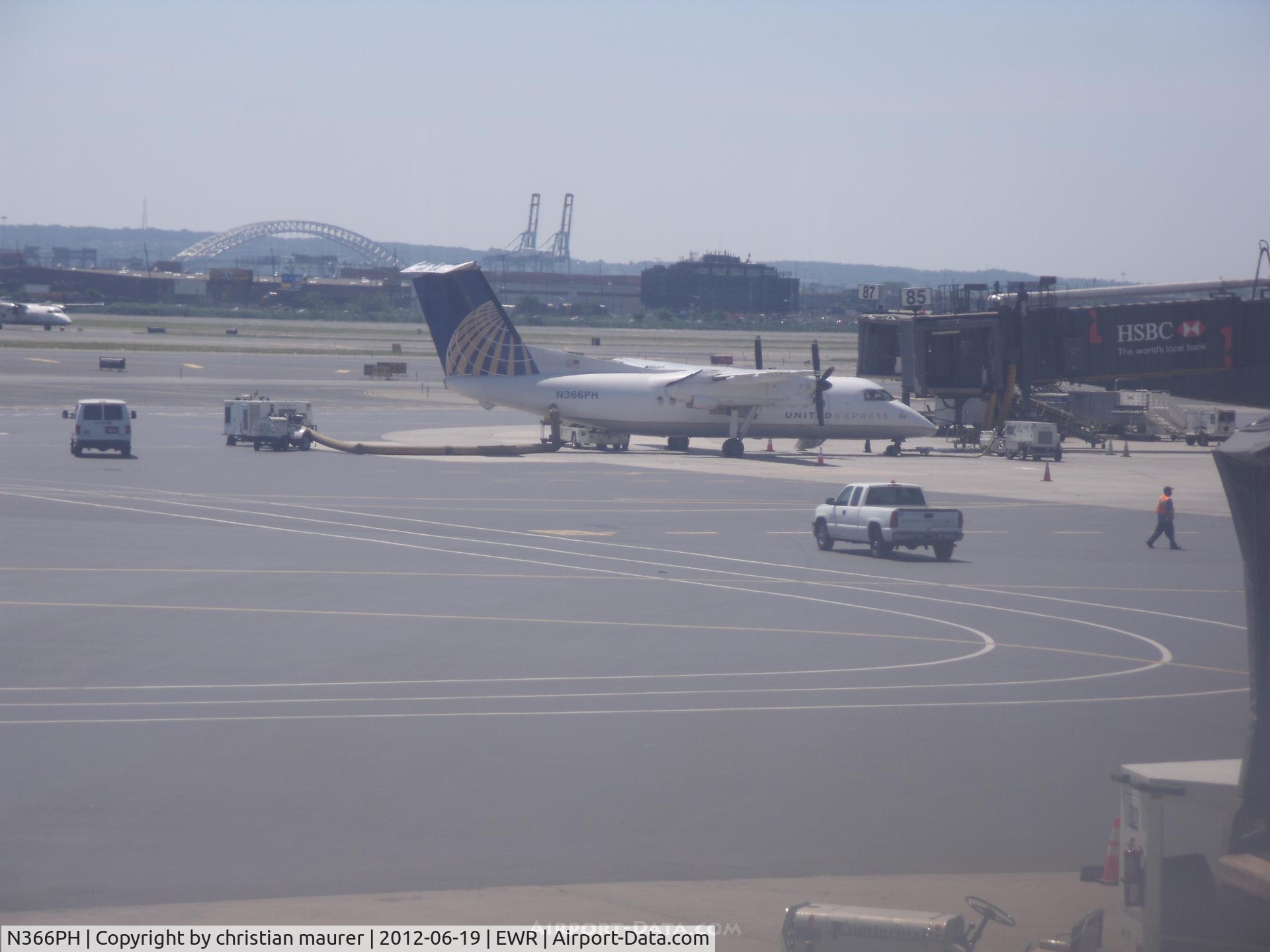 N366PH, 1998 Bombardier DHC-8-202 Dash 8 C/N 510, dash-8
