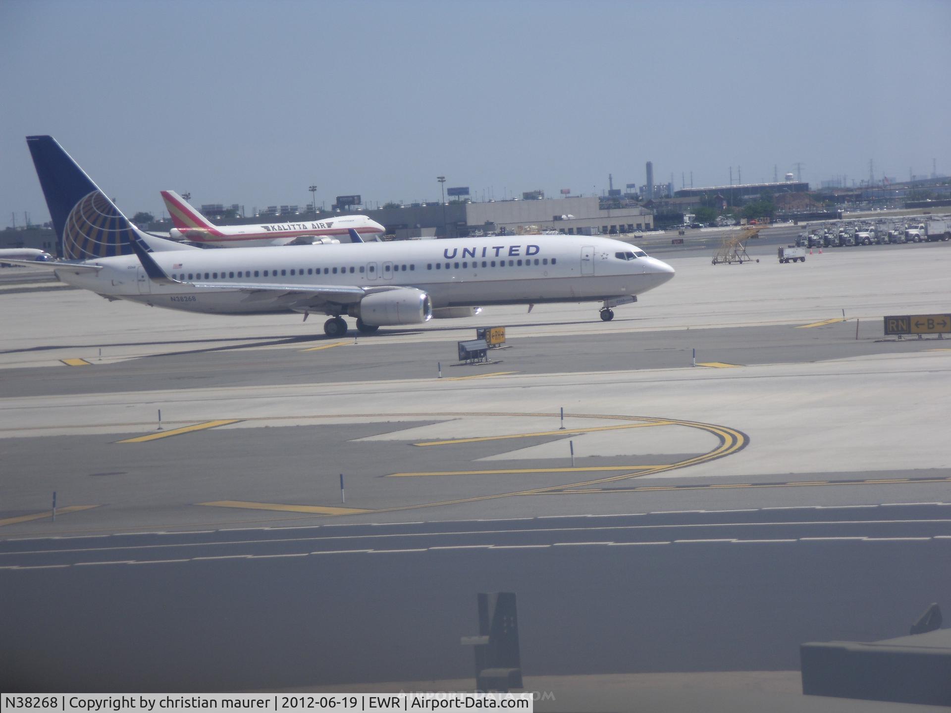 N38268, 2001 Boeing 737-824 C/N 31587, 737-800