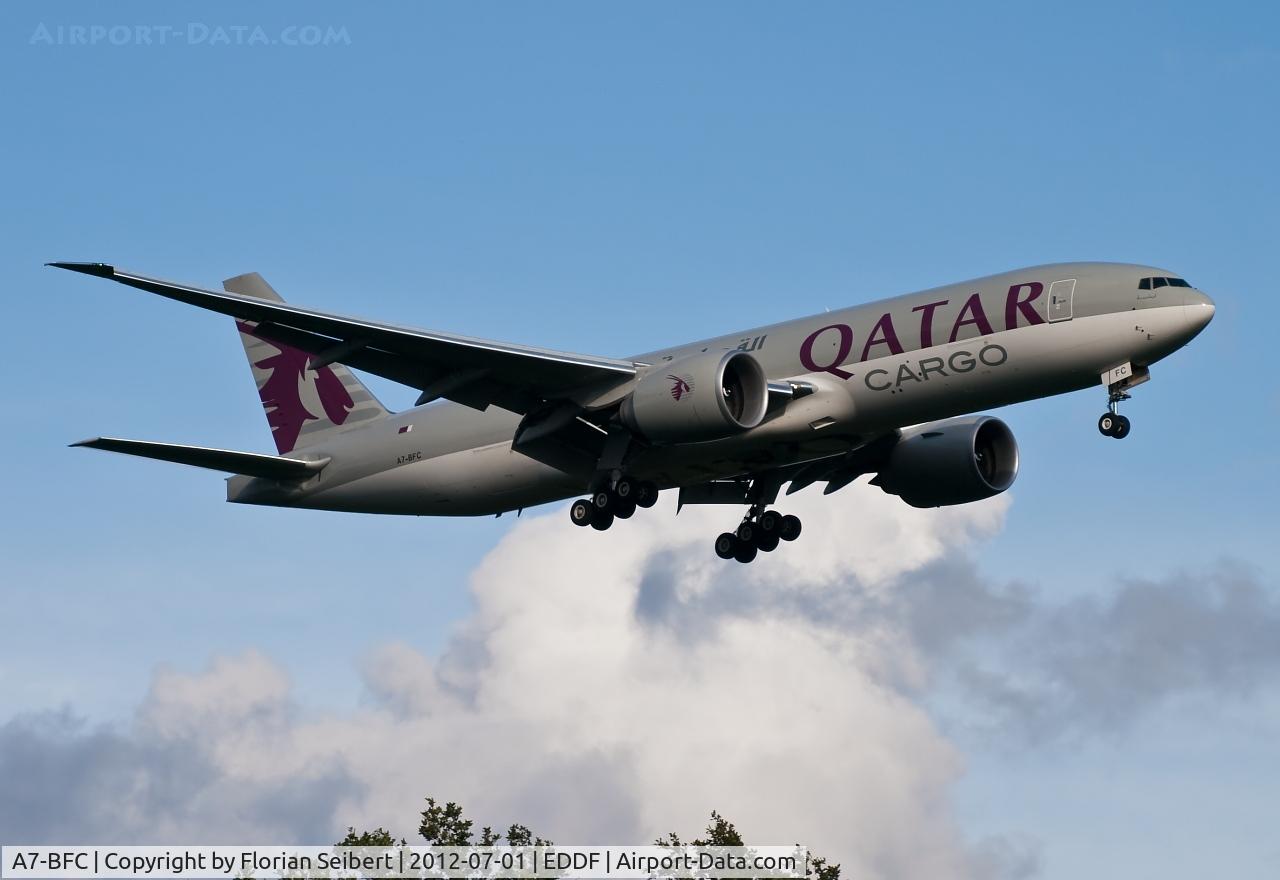 A7-BFC, 2011 Boeing 777-FDZ C/N 36099, Short Final 25L