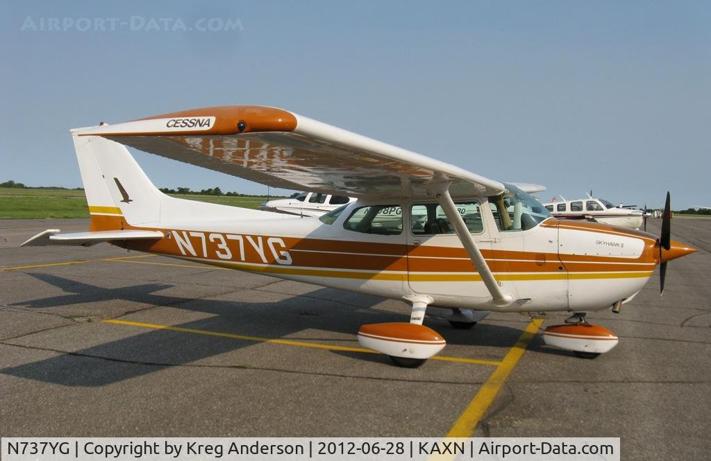 N737YG, 1977 Cessna 172N C/N 17269773, Cessna 172N Skyhawk on the line.