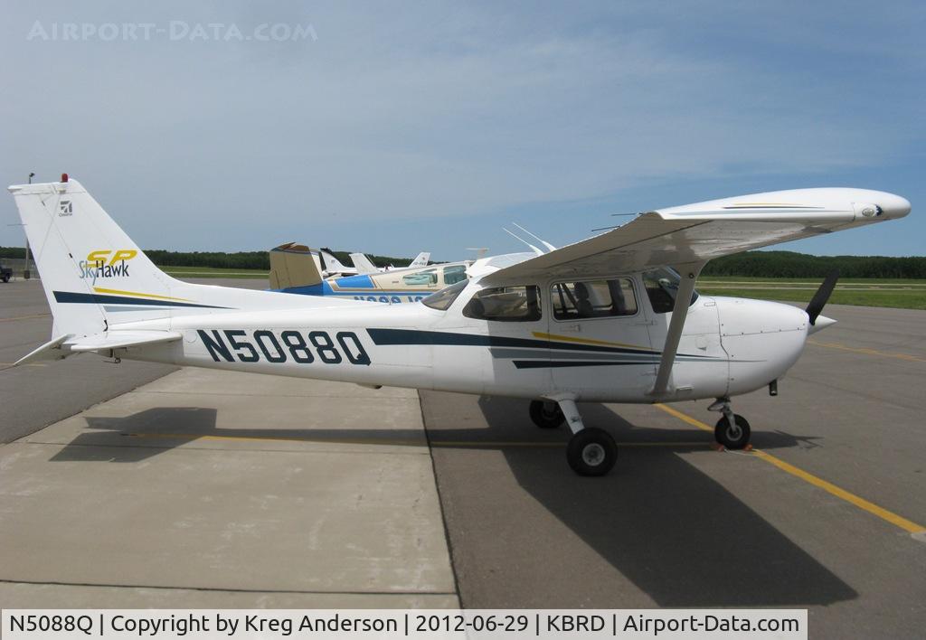 N5088Q, 2001 Cessna 172S C/N 172S8972, Cessna 172S Skyhawk on the line in Brainerd, MN.