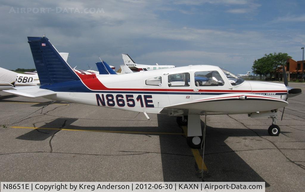 N8651E, 1976 Piper PA-28R-200 Arrow II C/N 28R-7635193, Piper PA-28R-200 Arrow on the line,