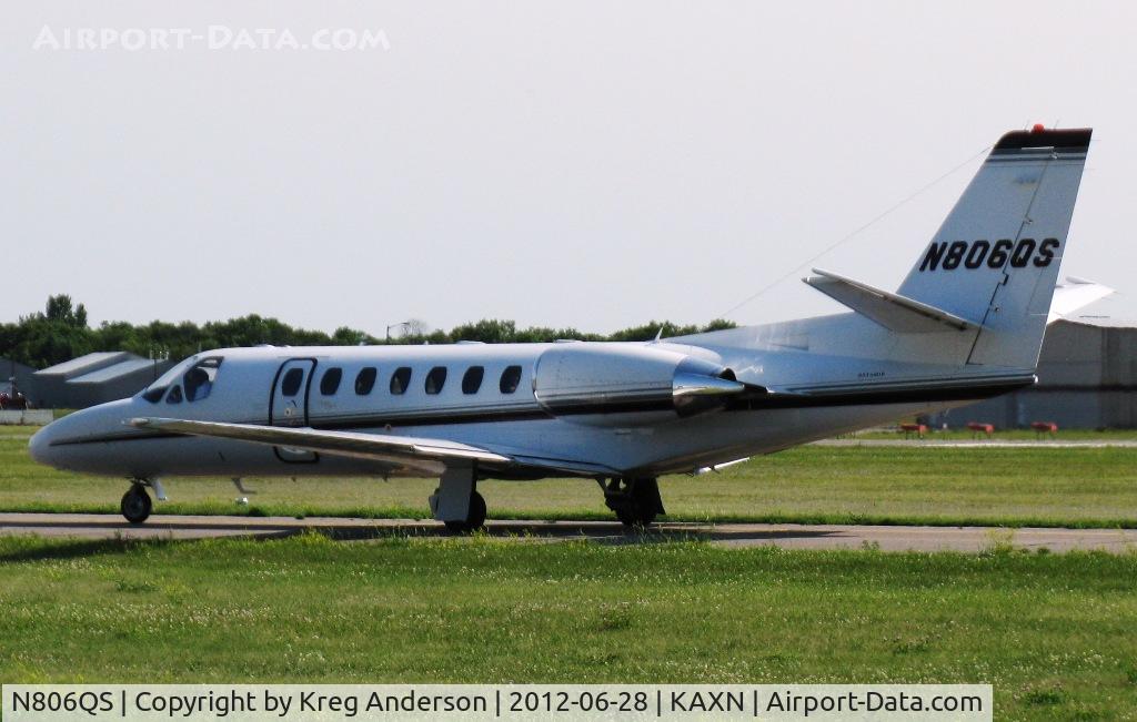 N806QS, 2002 Cessna 560 Citation Encore C/N 560-0614, Cessna 560 Citation Excel taxiing to runway 31 for departure.