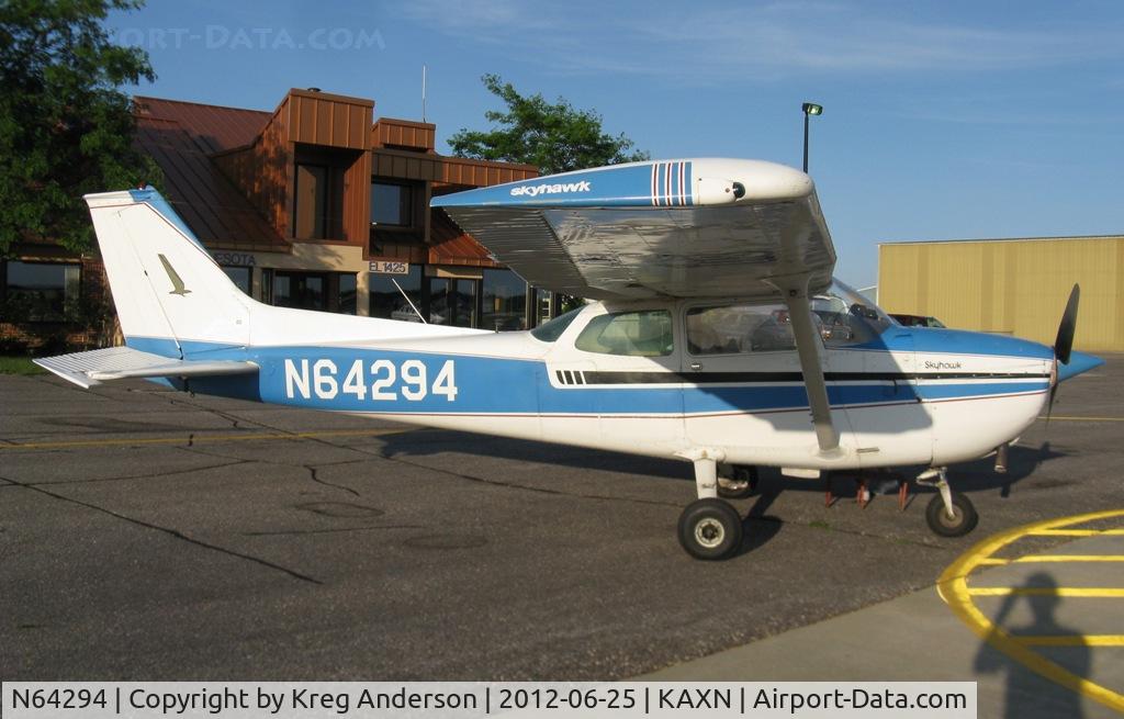 N64294, 1975 Cessna 172M C/N 17265145, Cessna 172M Skyhawk at the fuel pump.