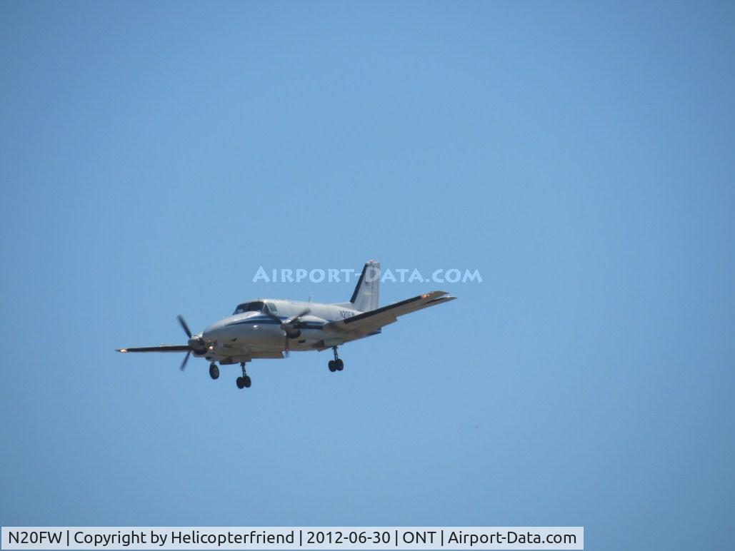 N20FW, 1969 Beech B99 C/N U-111, Turning from Base to final for 26