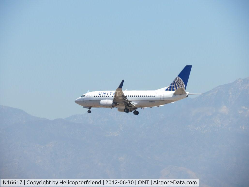 N16617, 1994 Boeing 737-524 C/N 27330, On final for 26R