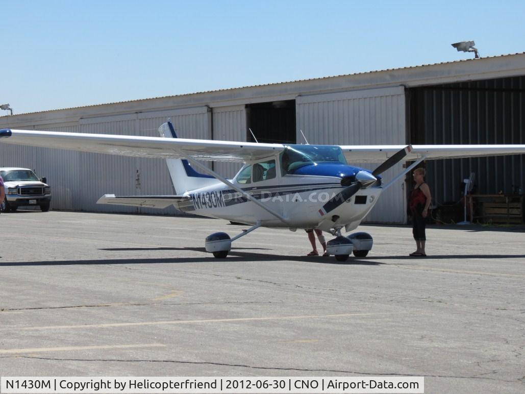 N1430M, 1975 Cessna 182P Skylane C/N 18264328, Doing a walk around the aircraft