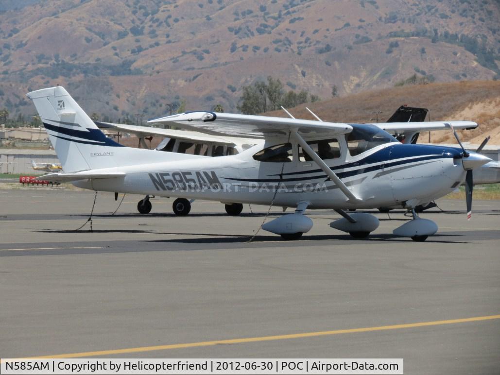 N585AM, 2005 Cessna 182T Skylane C/N 18281585, Parked in transient parking