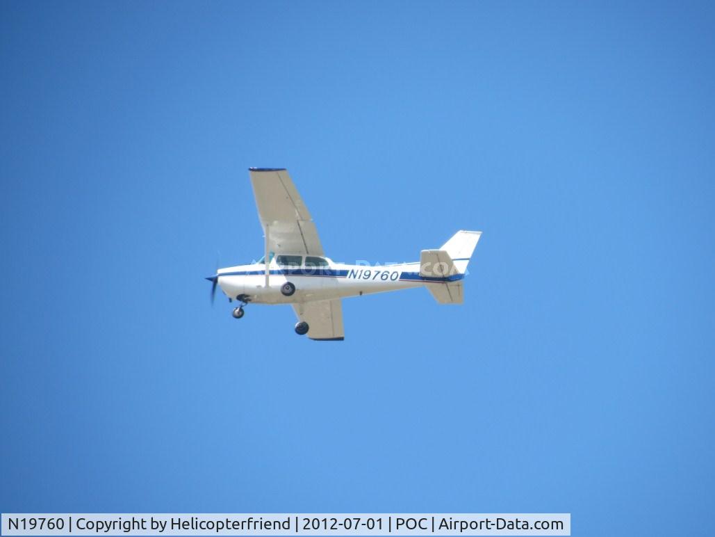 N19760, 1972 Cessna 172L C/N 17260729, Flying over the runways before landing