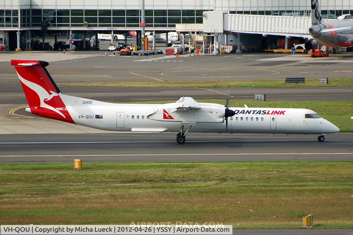 VH-QOU, 2009 De Havilland Canada DHC-8-402Q Dash 8 C/N 4275, At Sydney