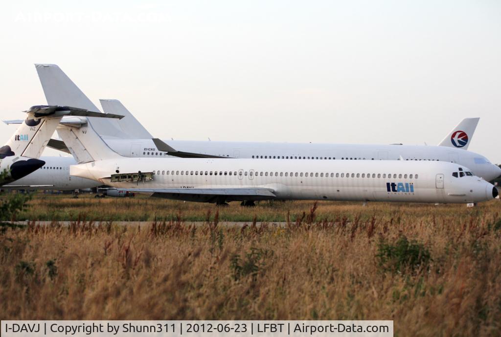 I-DAVJ, 1987 McDonnell Douglas MD-82 (DC-9-82) C/N 49431, Stored here since any years now after company bankrupt...