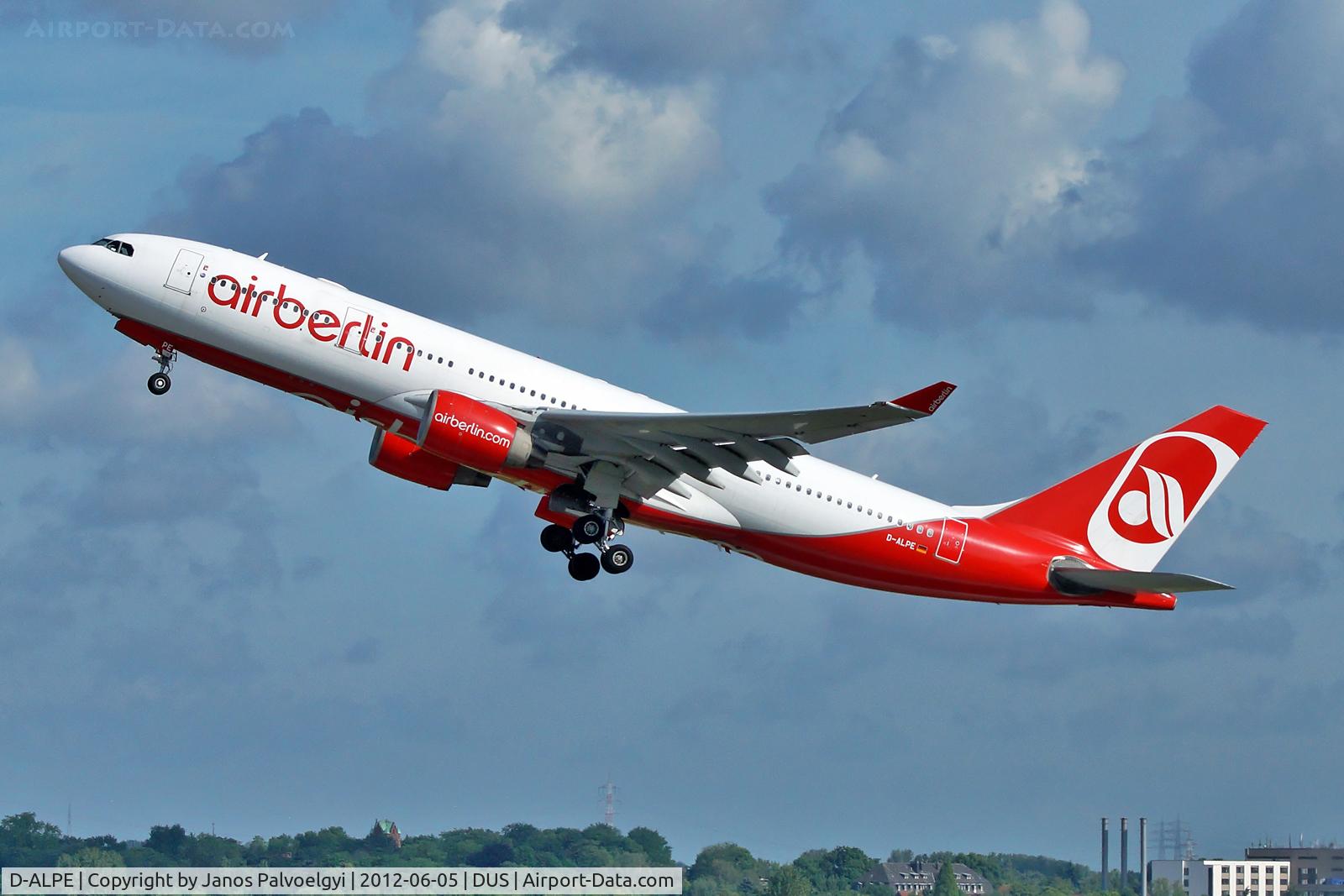 D-ALPE, 2002 Airbus A330-223 C/N 469, Air Berlin Airbus A330-223 take off in DUS/EDDL