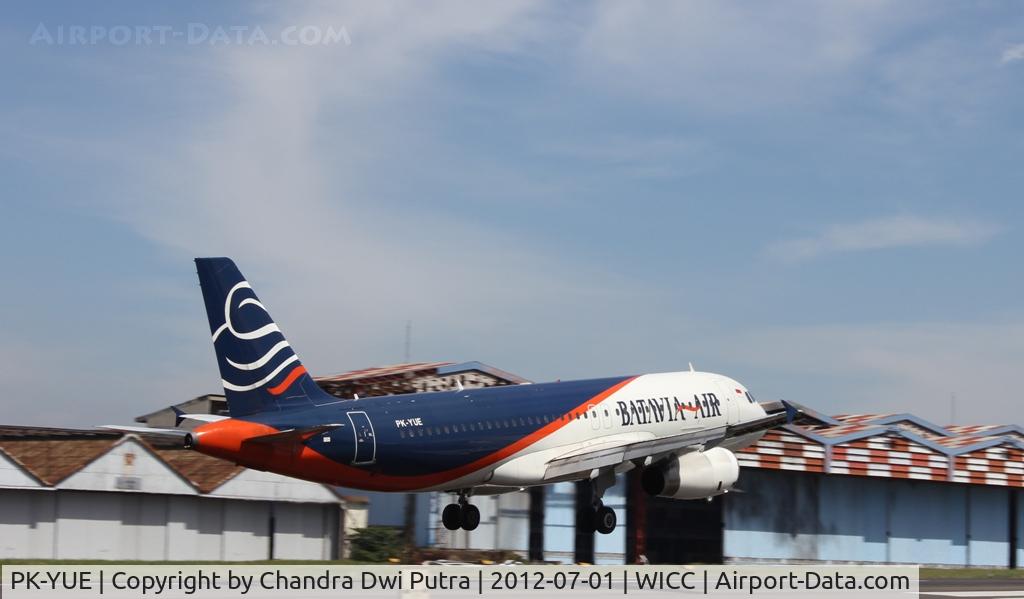 PK-YUE, 1993 Airbus A320-233 C/N 461, PK-YUE Landing Runway 29