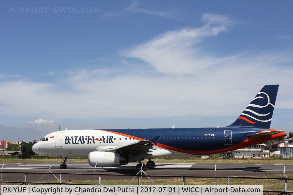 PK-YUE, 1993 Airbus A320-233 C/N 461, Backtrack Runway 29