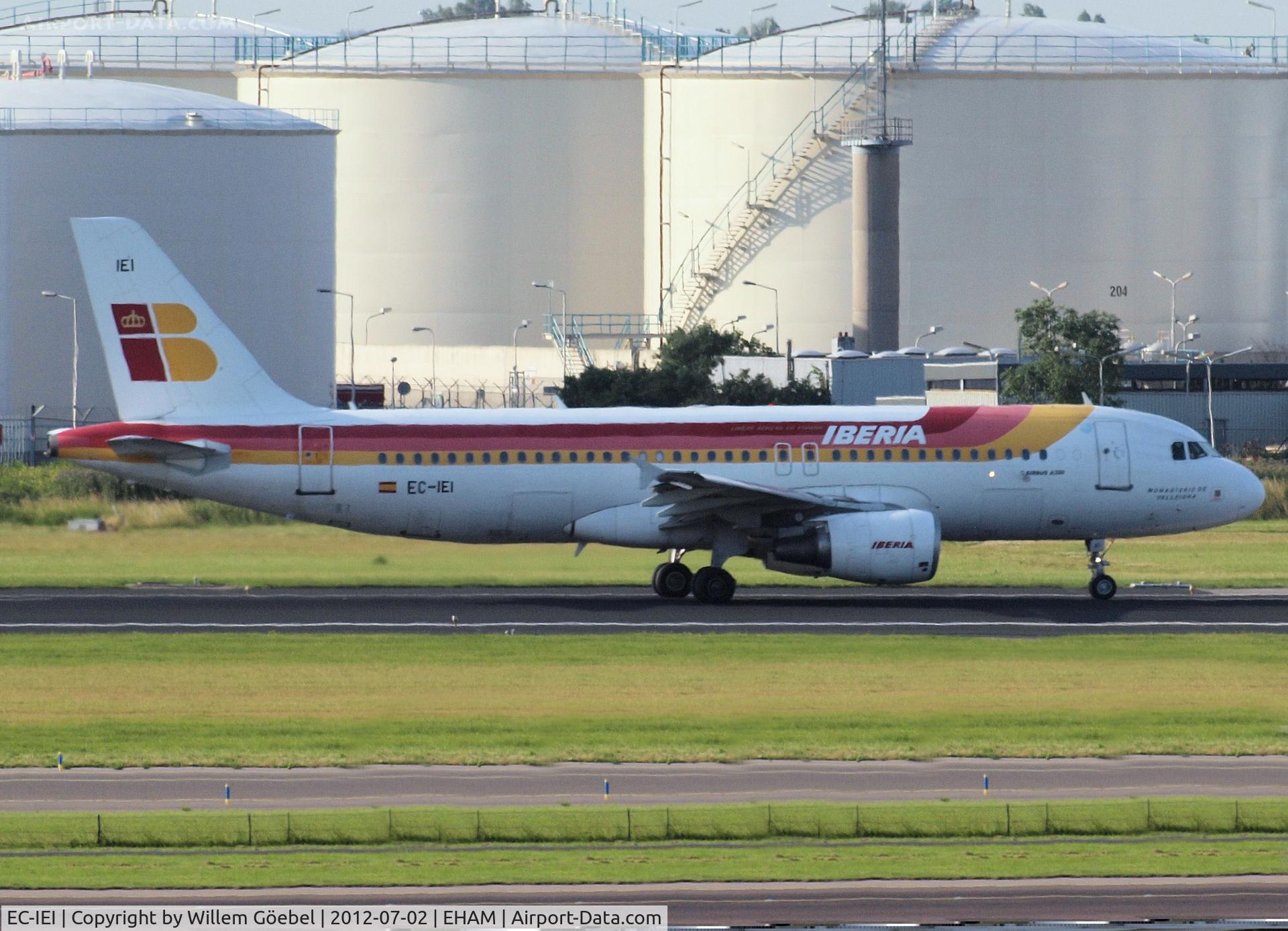 EC-IEI, 2001 Airbus A320-214 C/N 1694, Taxi to the runway of Schiphol Airport
