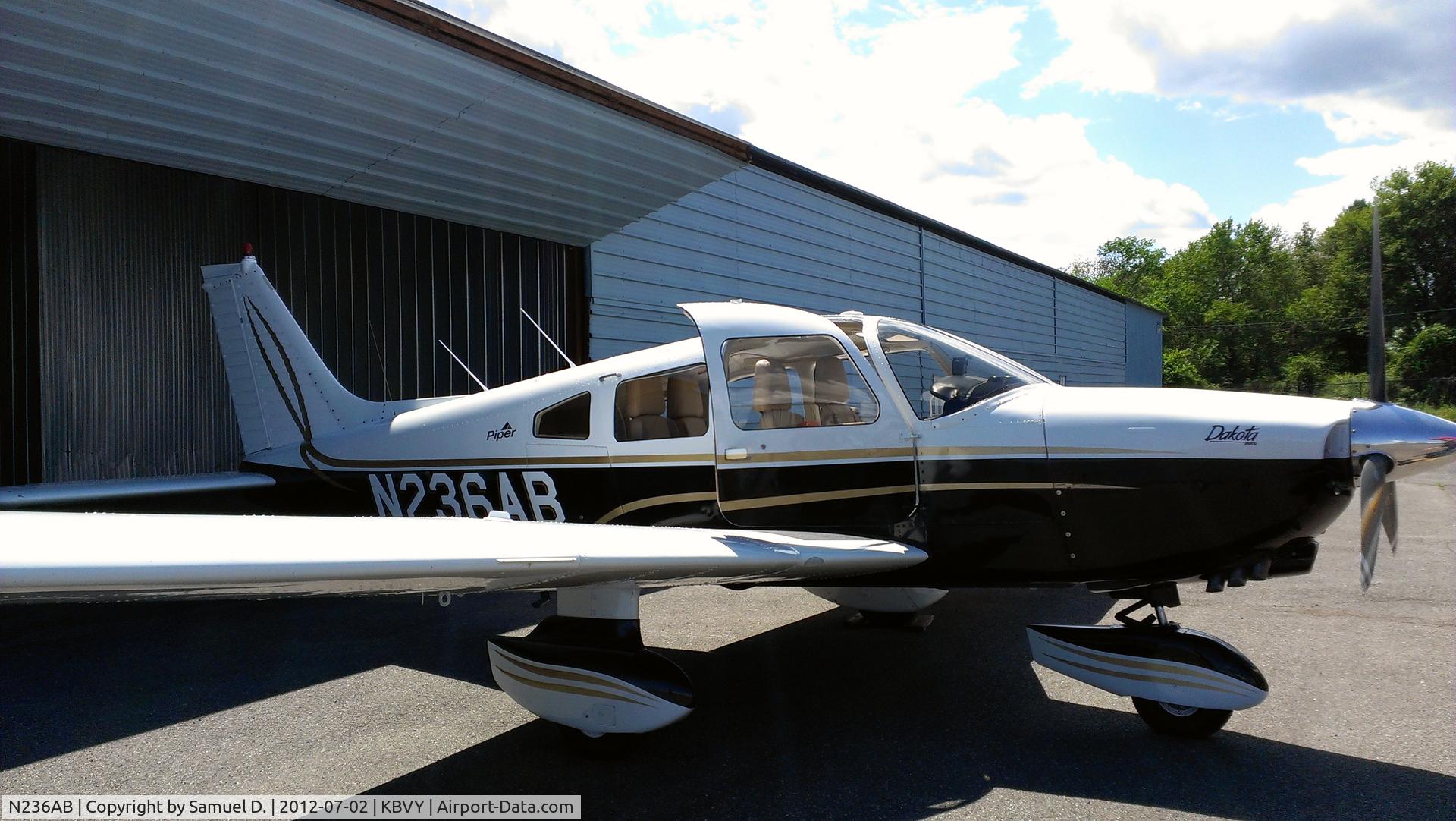 N236AB, 1979 Piper PA-28-236 Dakota C/N 28-7911151, My friend's newly purchased airplane, N236AB.