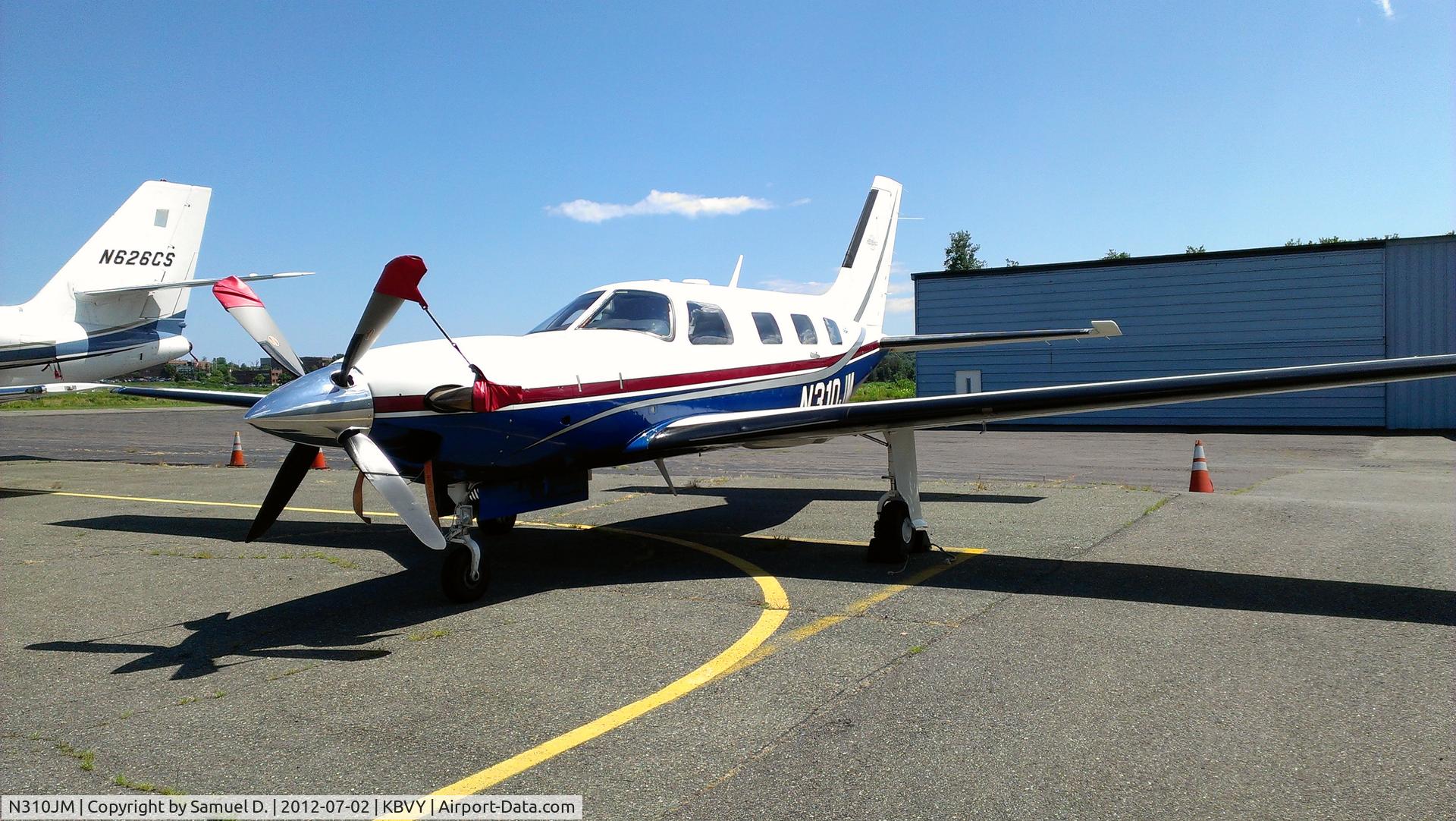 N310JM, 2001 Piper PA-46-500TP C/N 4697069, N310JM at Beverly Municipal Airport.
