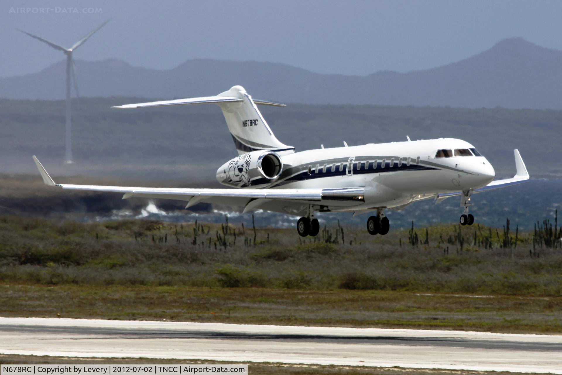 N678RC, Bombardier BD-700-1A11 Global 5000 C/N 9454, Short Short Final.......