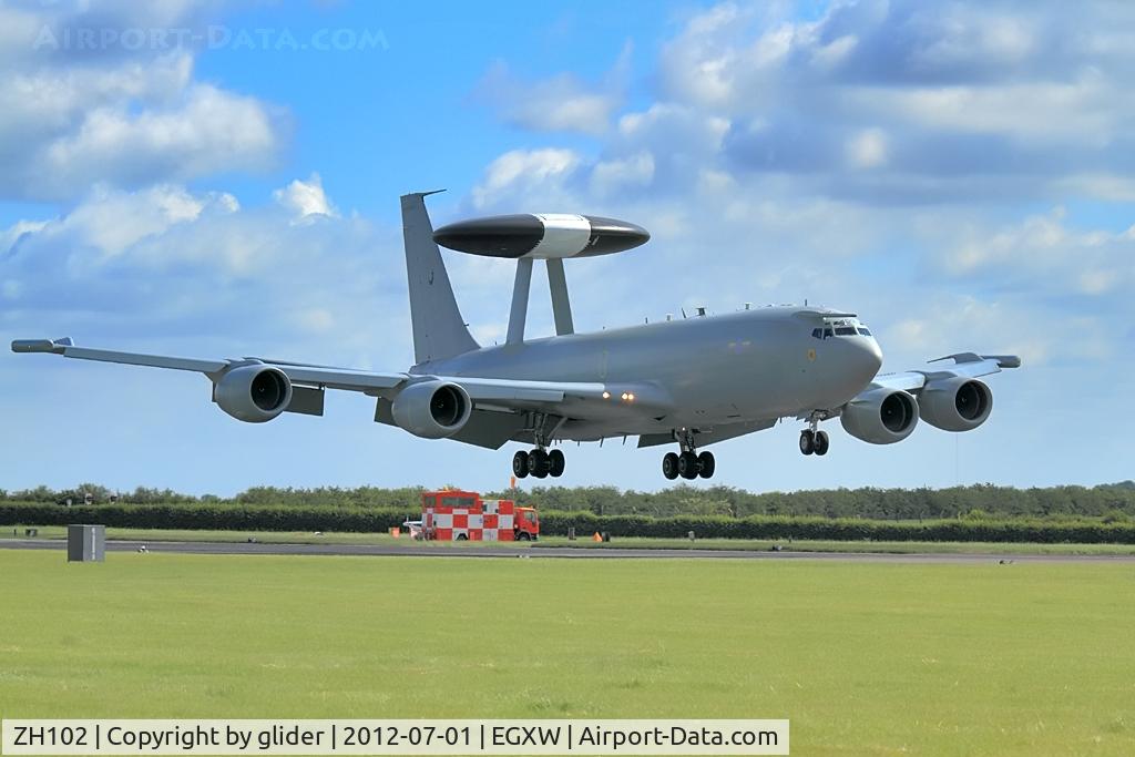 ZH102, 1990 Boeing E-3D Sentry AEW.1 C/N 24110, Landing back after display