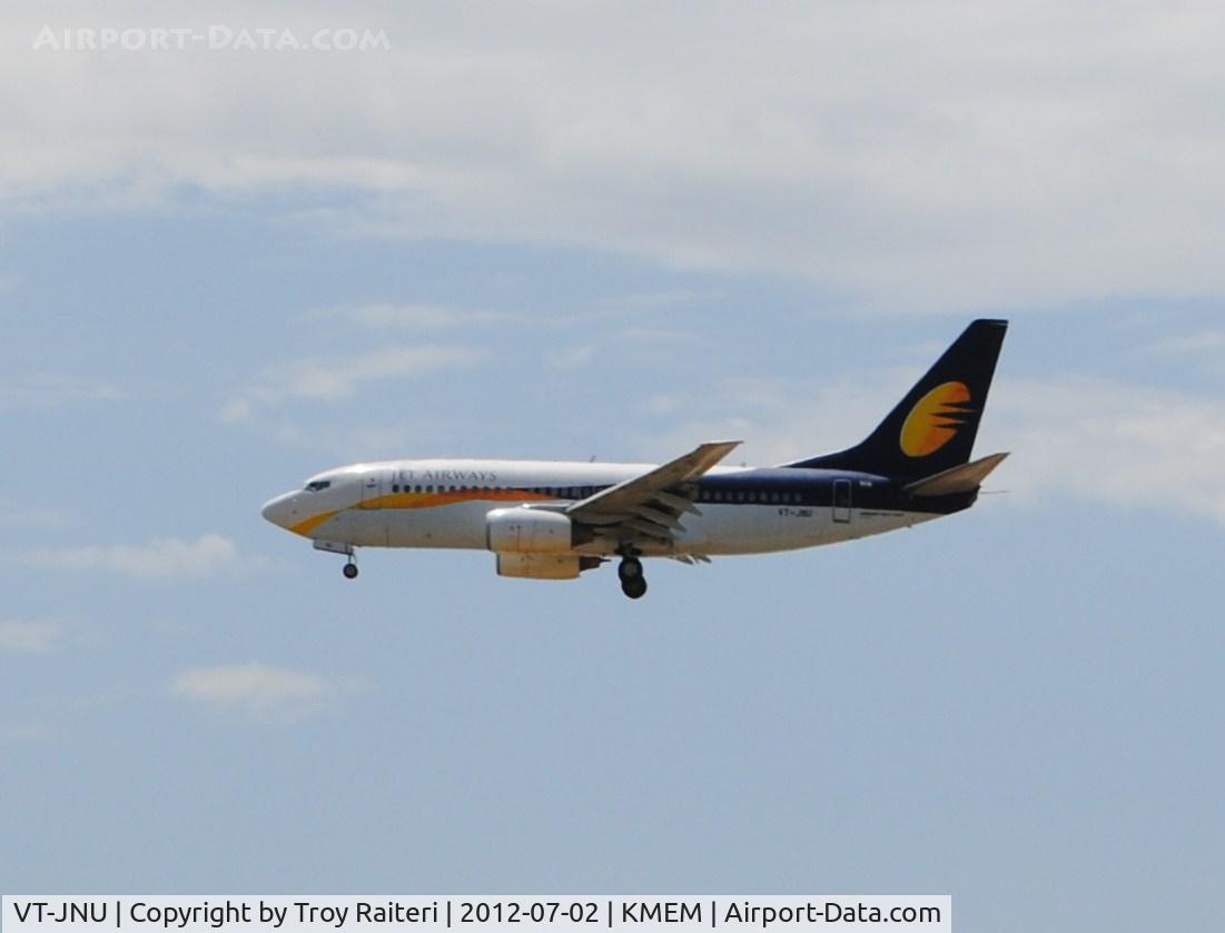 VT-JNU, 2001 Boeing 737-75R C/N 30404, An extremely rare sighting at Memphis. Jet Airways 737 lands on runway 18L of MEM