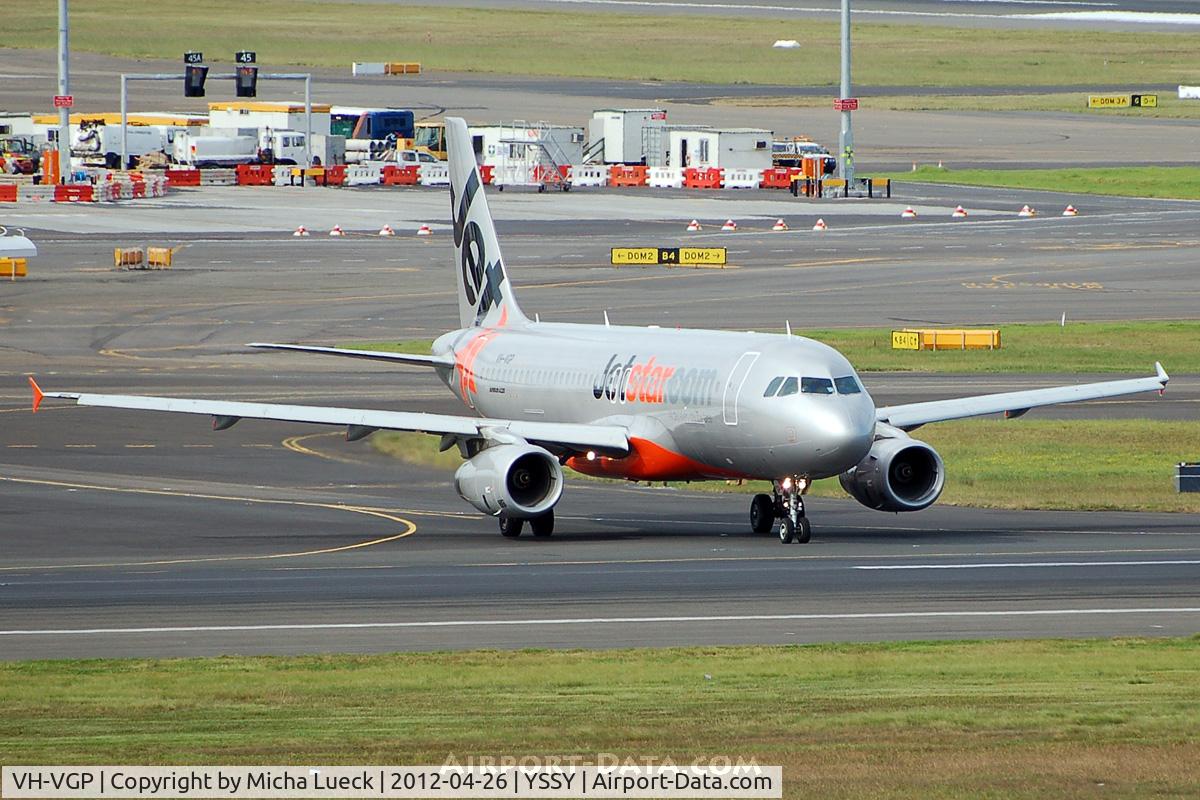 VH-VGP, 2010 Airbus A320-232 C/N 4343, At Sydney
