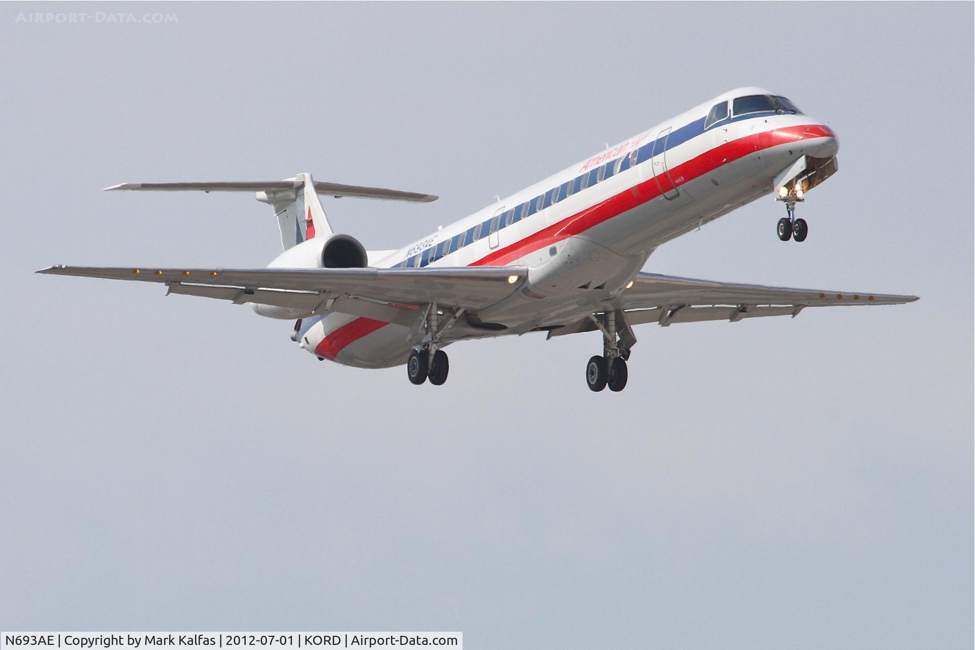 N693AE, 2004 Embraer ERJ-145LR (EMB-145LR) C/N 14500868, American Eagle Embraer EMB-145LR, EGF3995 arriving from KDAY, RWY 14R approach KORD.