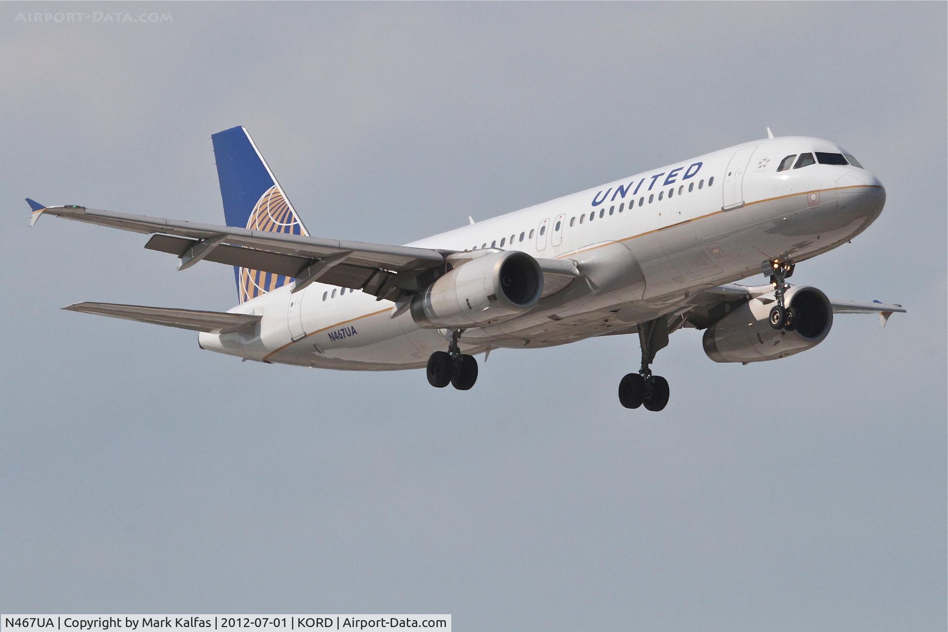 N467UA, 2000 Airbus A320-232 C/N 1359, United Airlines Airbus A320-232, UAL621 arriving from KDCA, RWY 14R approach KORD.