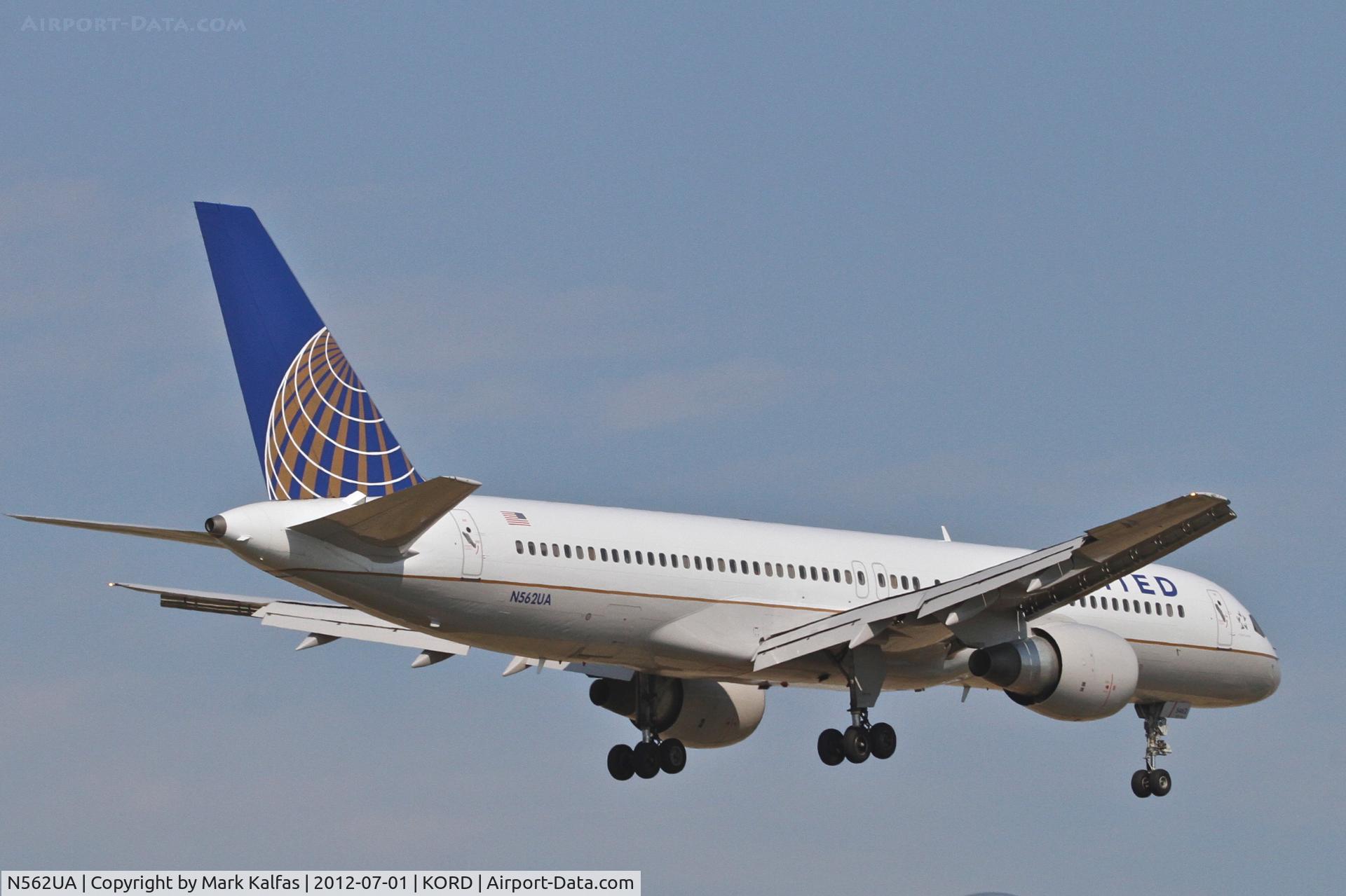 N562UA, 1992 Boeing 757-222 C/N 26664, United Airlines Boeing 757-222, UAL908 arriving from Denver/KDEN, RWY 14R approach KORD.