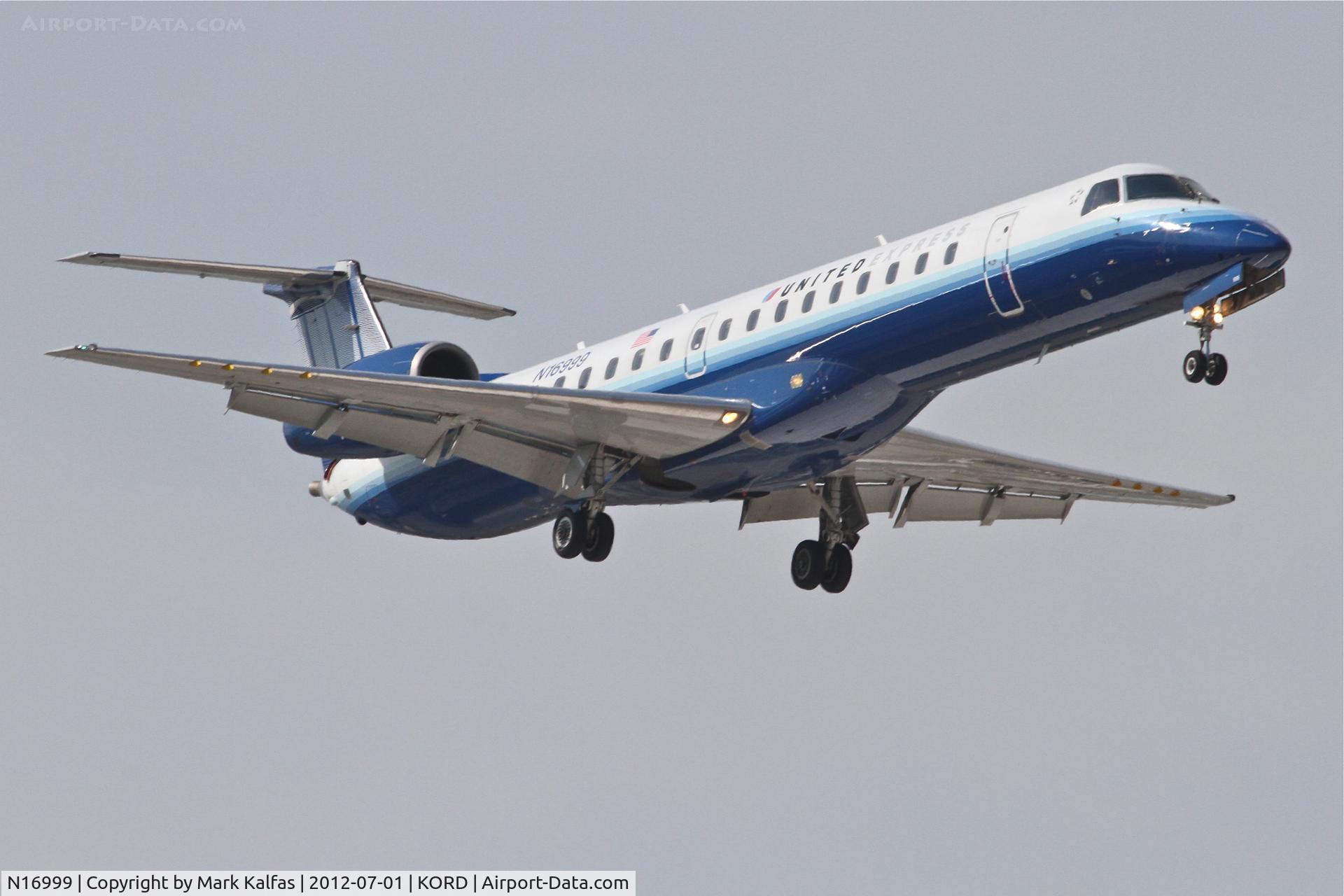 N16999, 2000 Embraer ERJ-145LR (EMB-145LR) C/N 145307, ExpressJet Airlines/United Express Embraer EMB-145LR, ASQ6076 arriving from Atlanta/KATL, RWY 14R approach KORD.