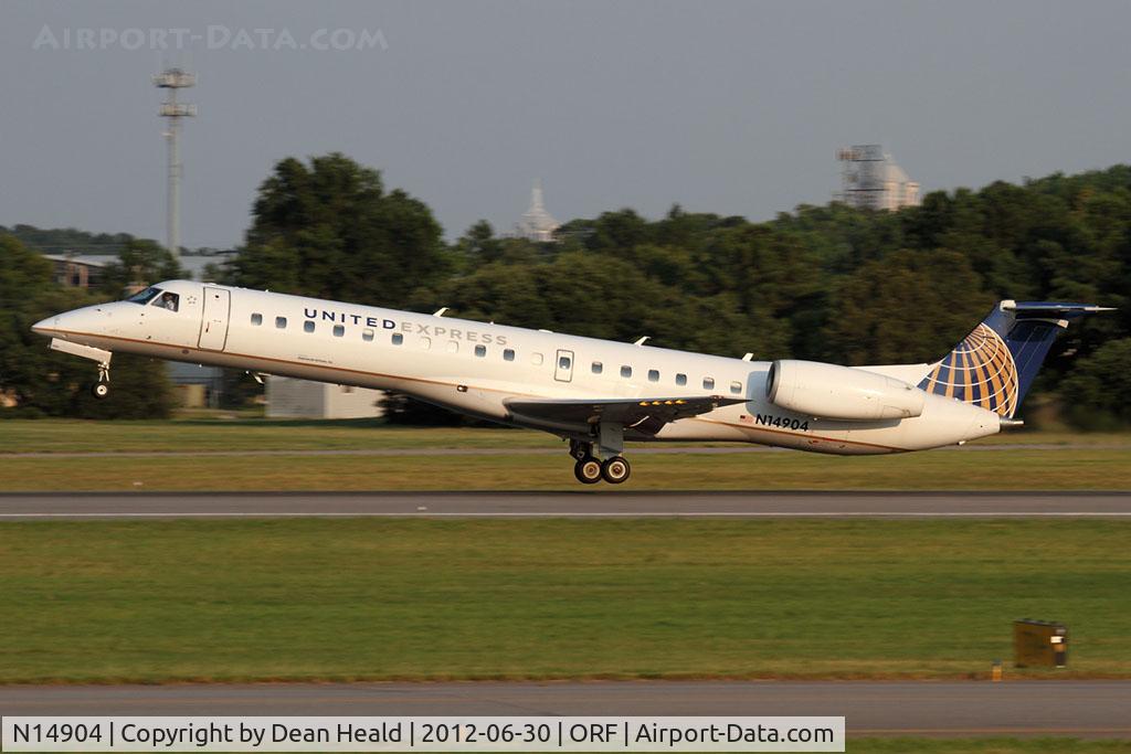 N14904, 2001 Embraer ERJ-145LR (EMB-145LR) C/N 145477, United Express (ExpressJet Airlines) N14904 (FLT ASQ6030) departing RWY 5 en route to Chicago O'Hare Int'l (KORD).